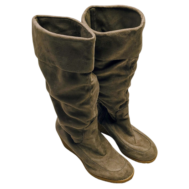 Suede Boots 17 pcs 35 lbs