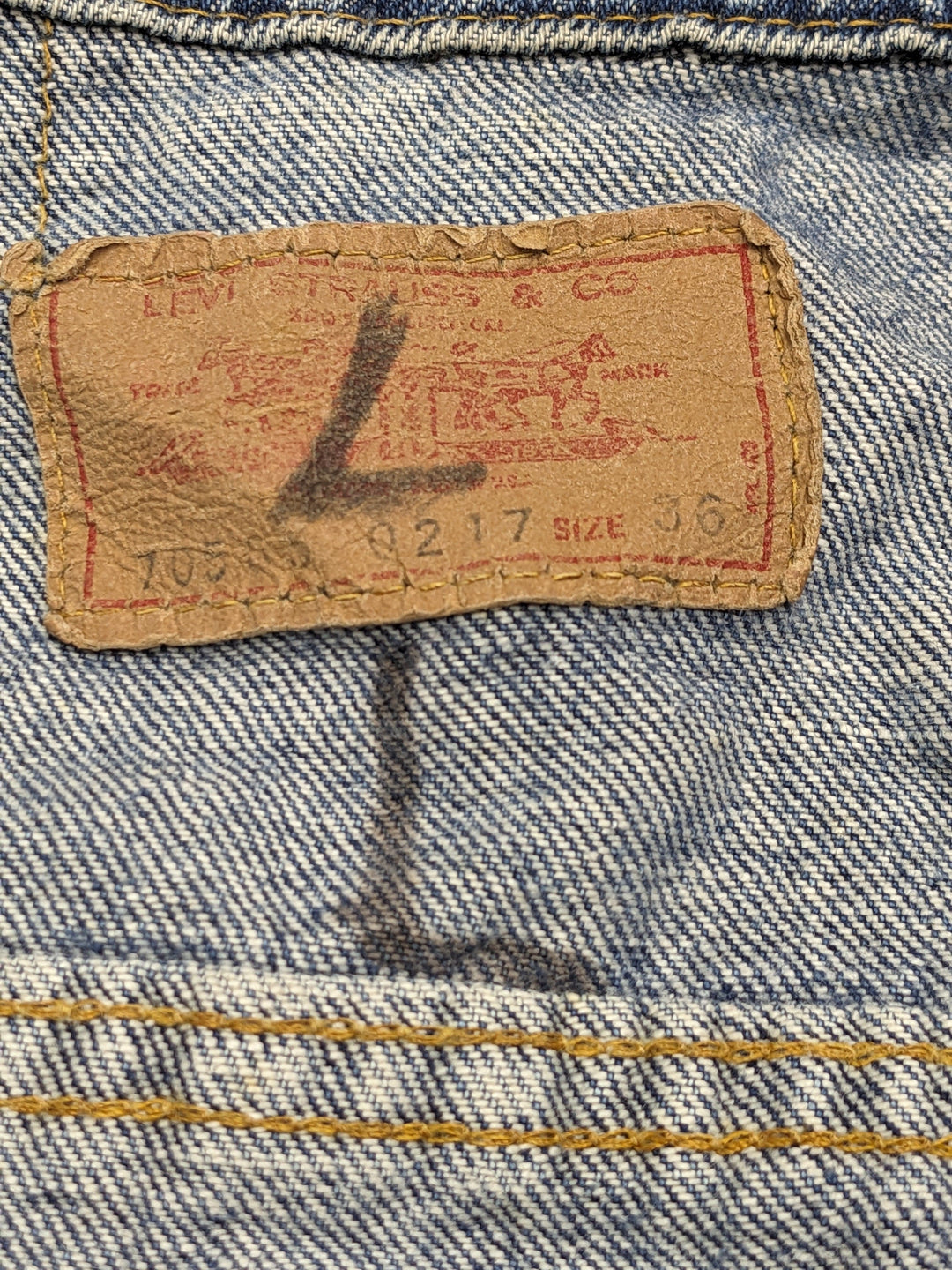 Vintage Levis 2 Pocket Denim Jacket 1 pc 1 lb B0424206-05
