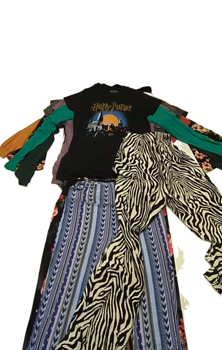 Crops + Graphic Tees + Flare T-Shirt Pants Unsorted 44 pcs
