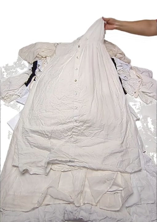 Dirty White Dresses 40 pcs