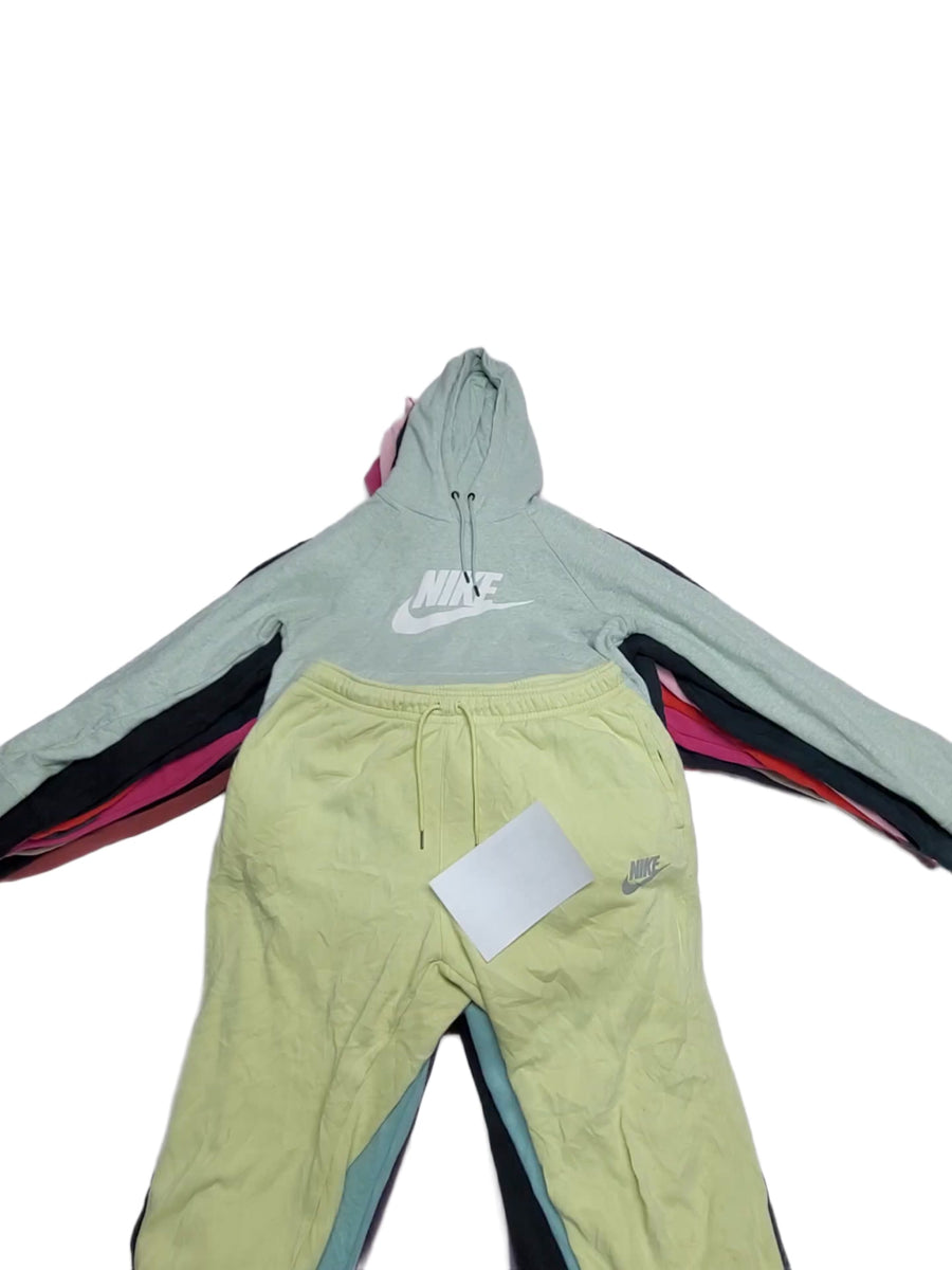 Recycle Ladies Nike Sweatshirts & Joggers 22 pcs