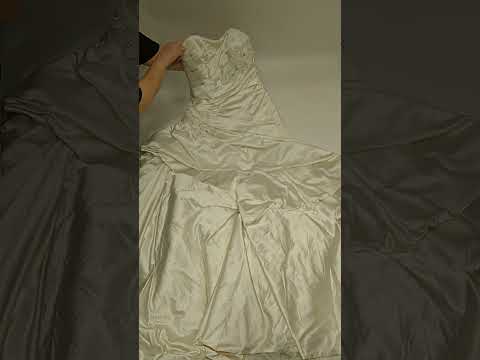 Recycle Wedding Dresses 7 pcs 30 lbs B0424507-23