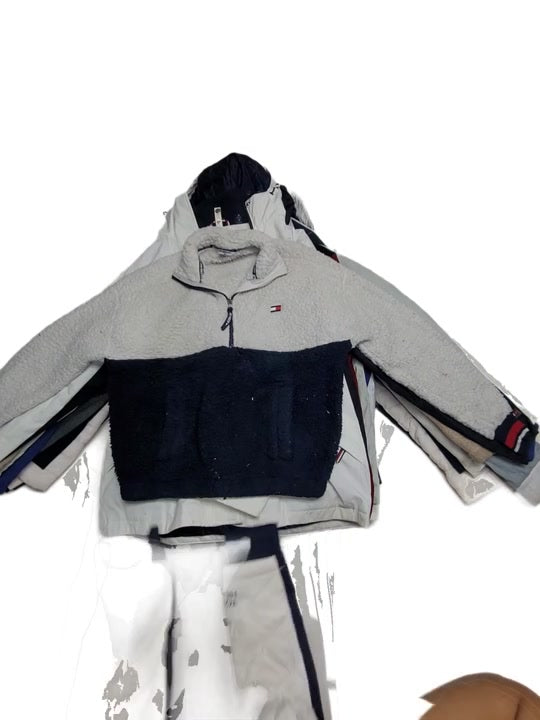 Recycle Tommy Hilfiger Jackets 17 pcs