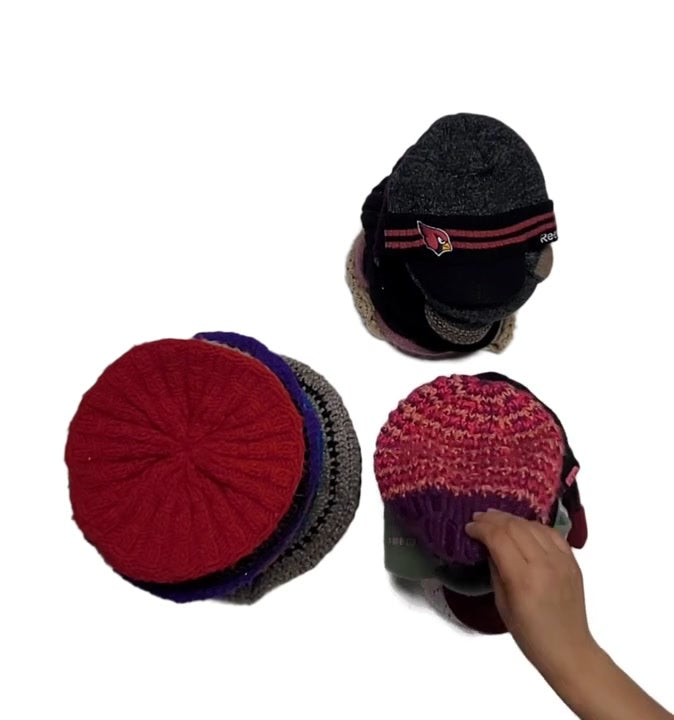 Taxi & Beret Knit Hats 39 pcs